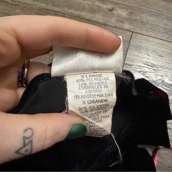 90s Vintage Velvet Rose Floral Blouse (Black/Red) Size XL - Picture 5 of 7